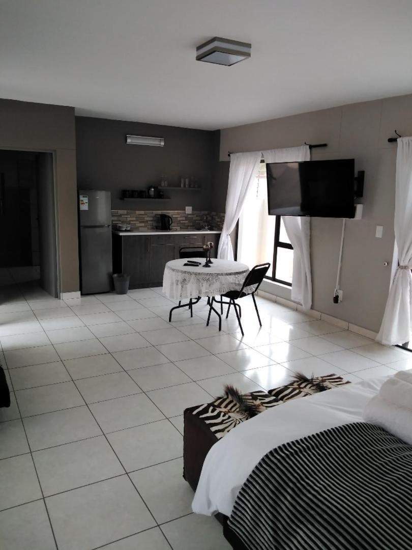 Die Windpomp Guesthouse Gobabis Ngoại thất bức ảnh