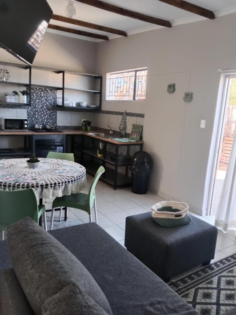 Die Windpomp Guesthouse Gobabis Ngoại thất bức ảnh